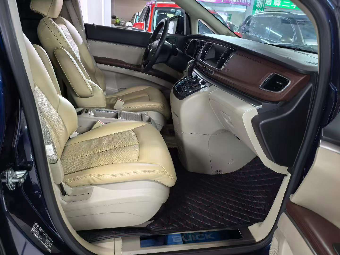 Buick GL8 2.4L Luxury 5
