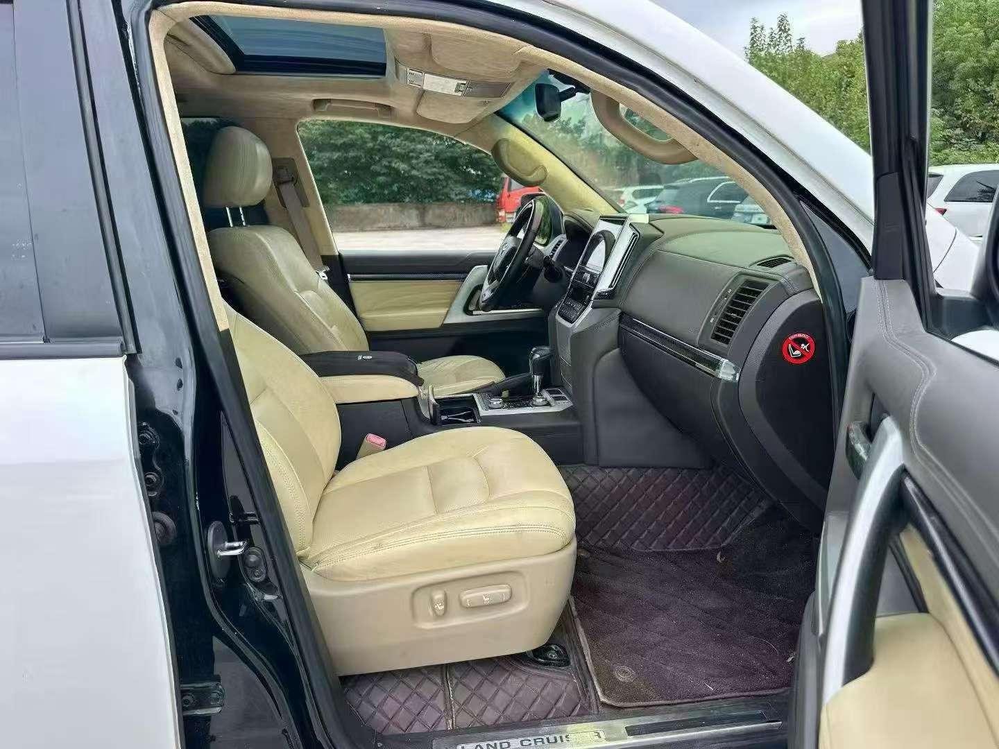 Toyota Land Cruiser 4.7 V8 8-Seater 9