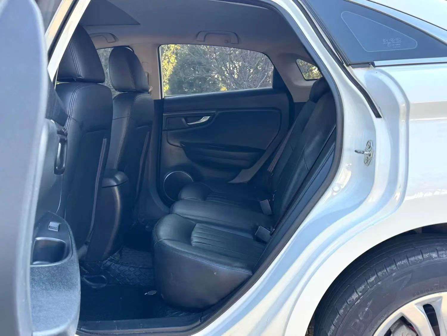 Bestune B50 1.4T Automatic with Sunroof 6