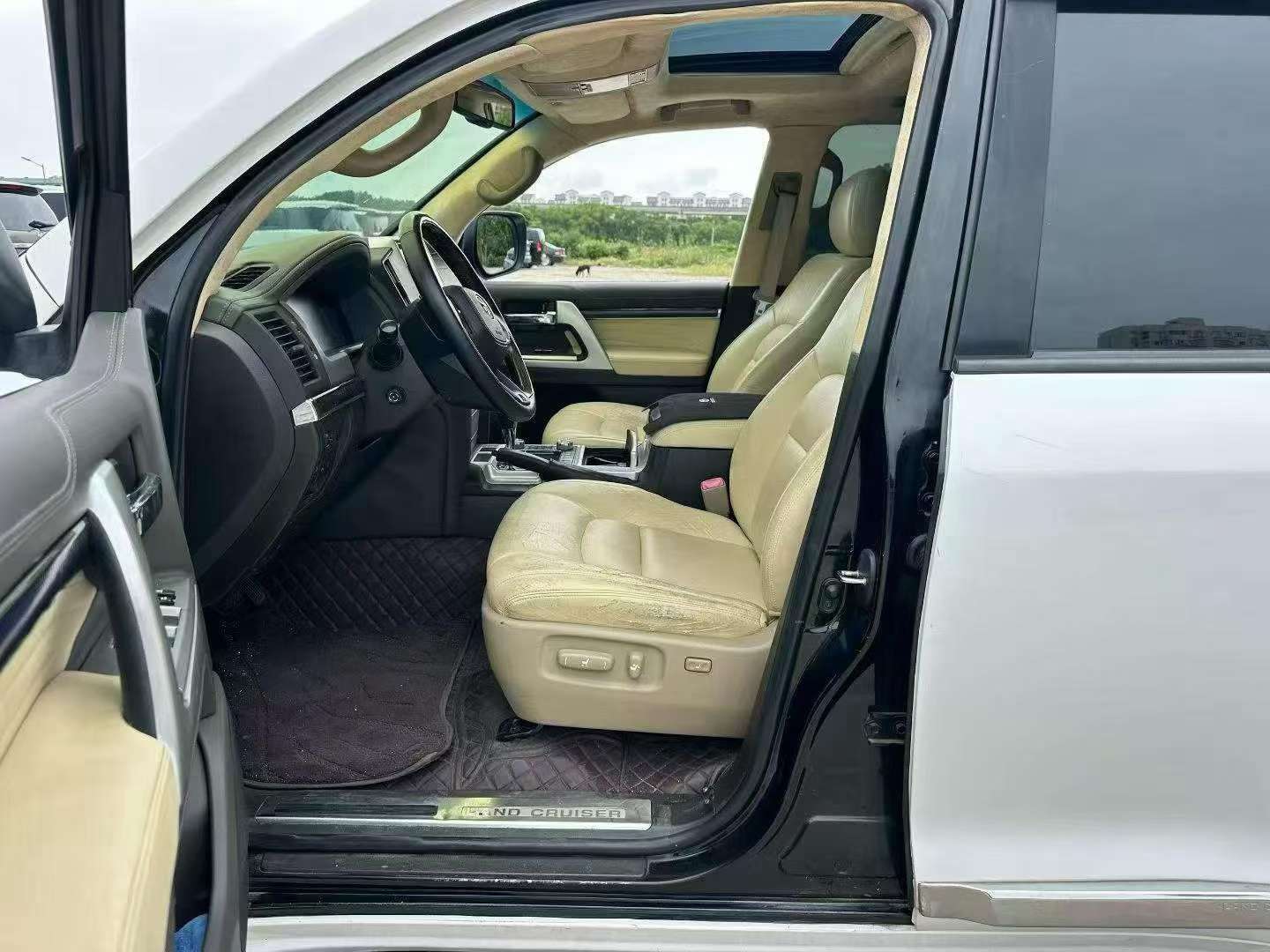 Toyota Land Cruiser 4.7 V8 8-Seater 5