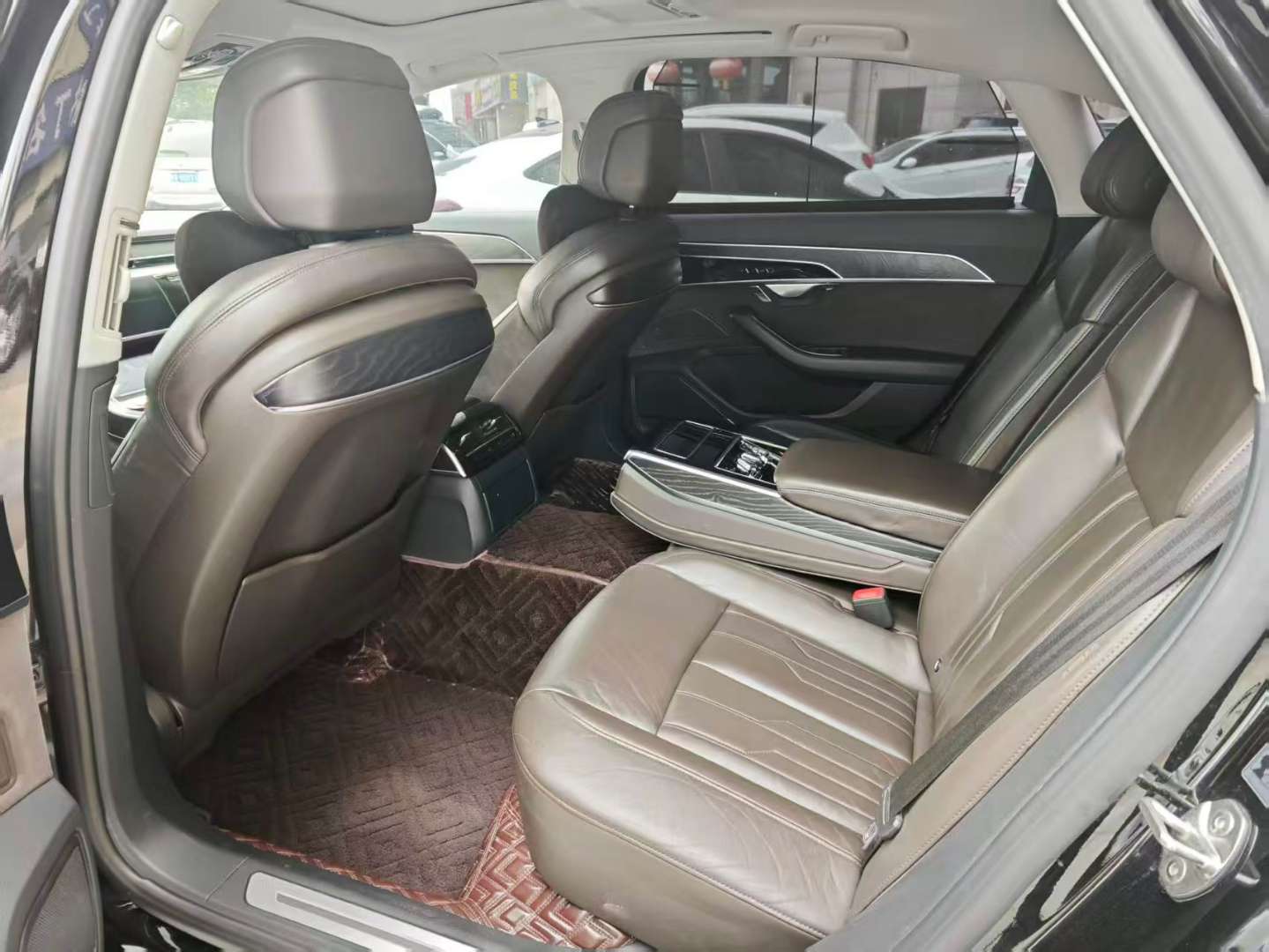Audi A8L 6