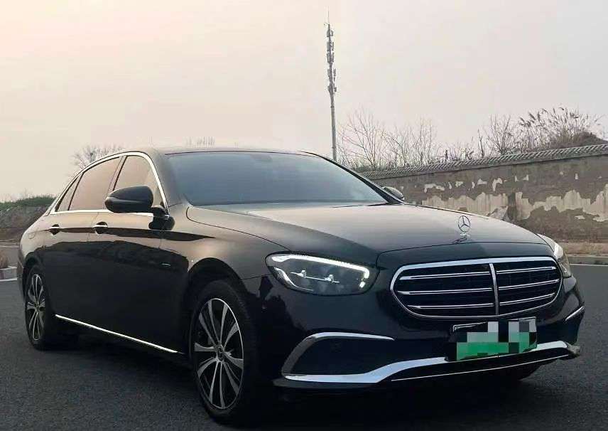 Mercedes-Benz E-Class 2021 E350eL 3
