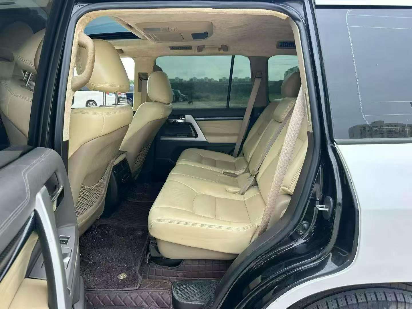 Toyota Land Cruiser 4.7 V8 8-Seater 6