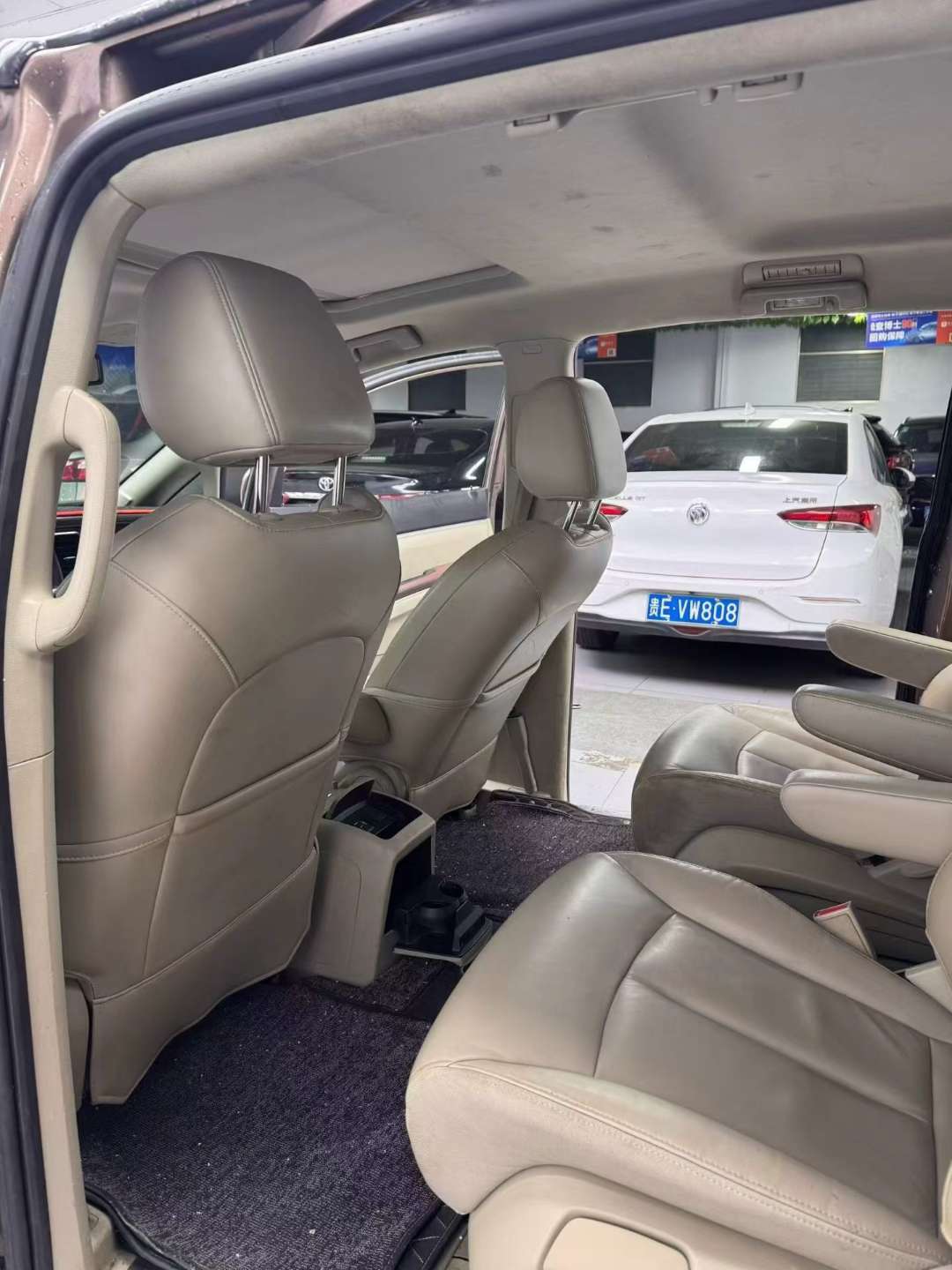 Buick GL8 2.0T 8