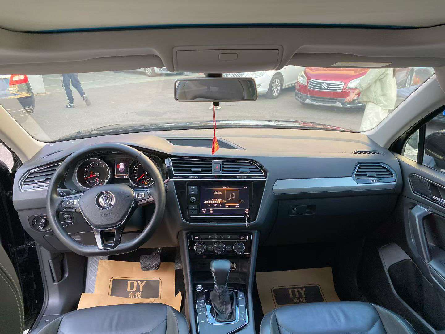 Volkswagen Tiguan L 2.0T High Trim 9