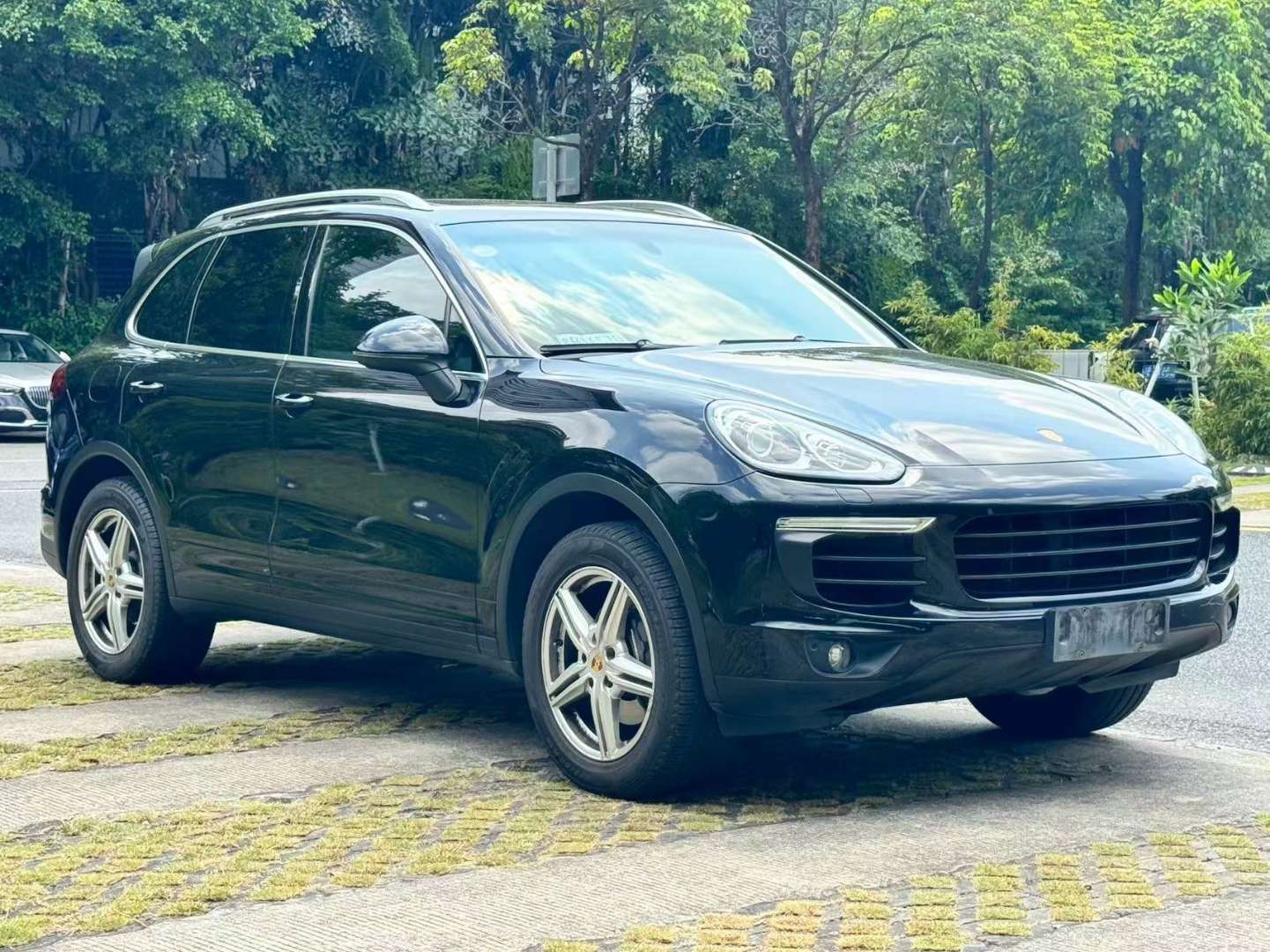 Porsche Cayenne 3.0T Optional Bose Sound System, Compass, Height Adjustment
