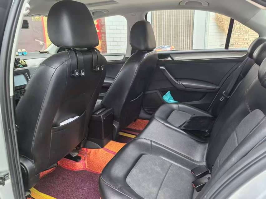 Volkswagen Santana 2015 Automatic with Sunroof 4