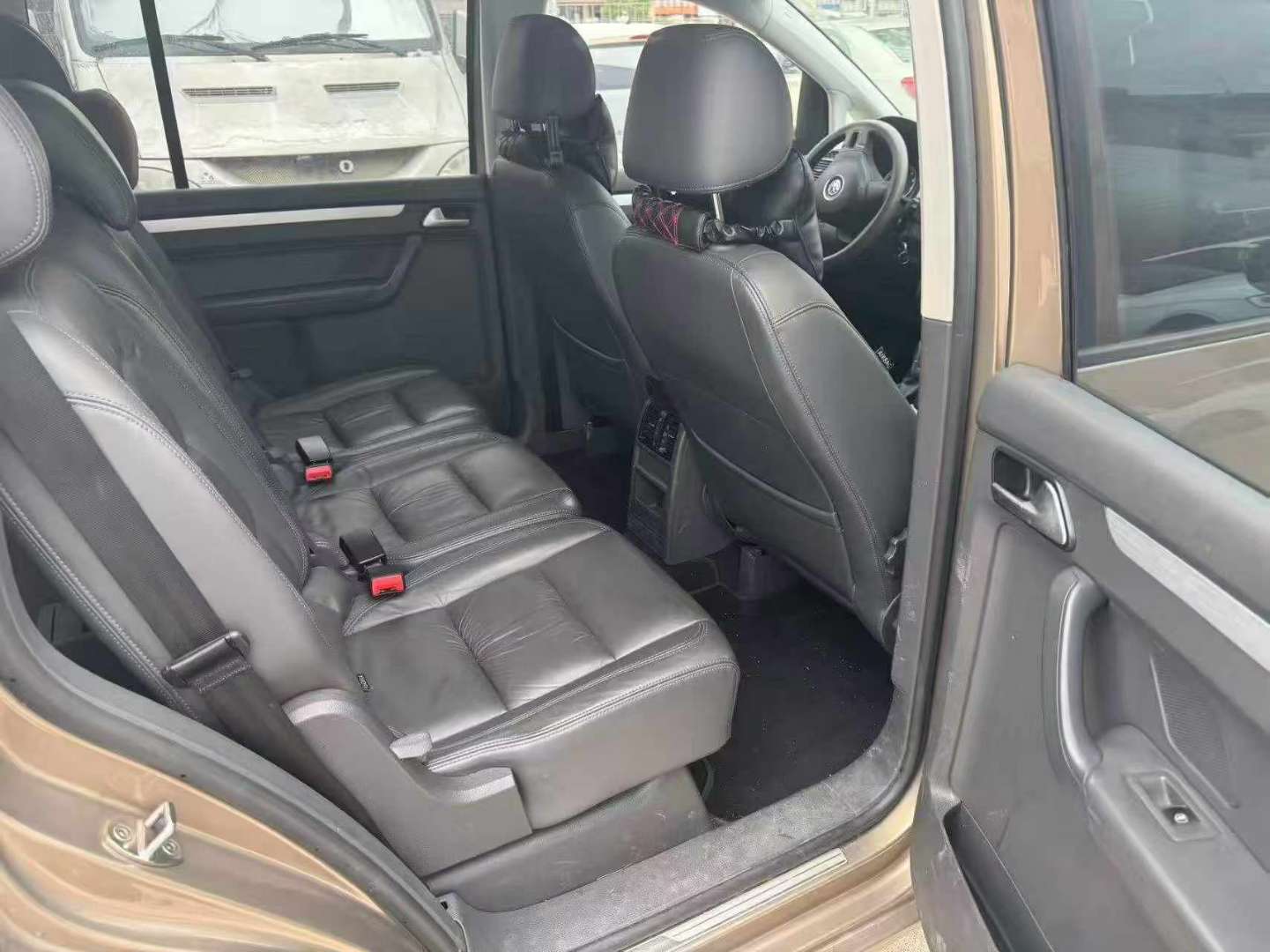 Volkswagen Touran 8