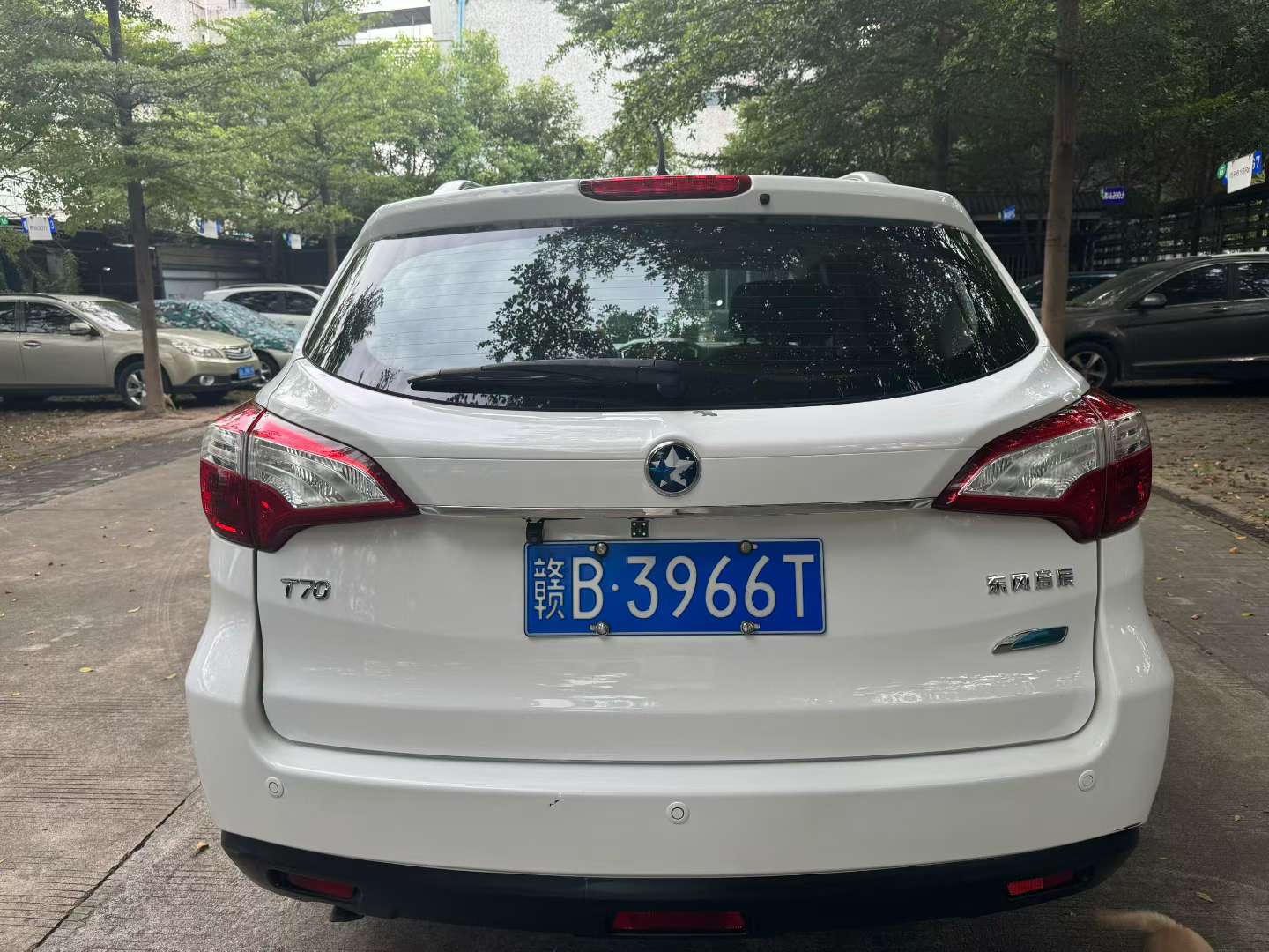 Venucia T70 5