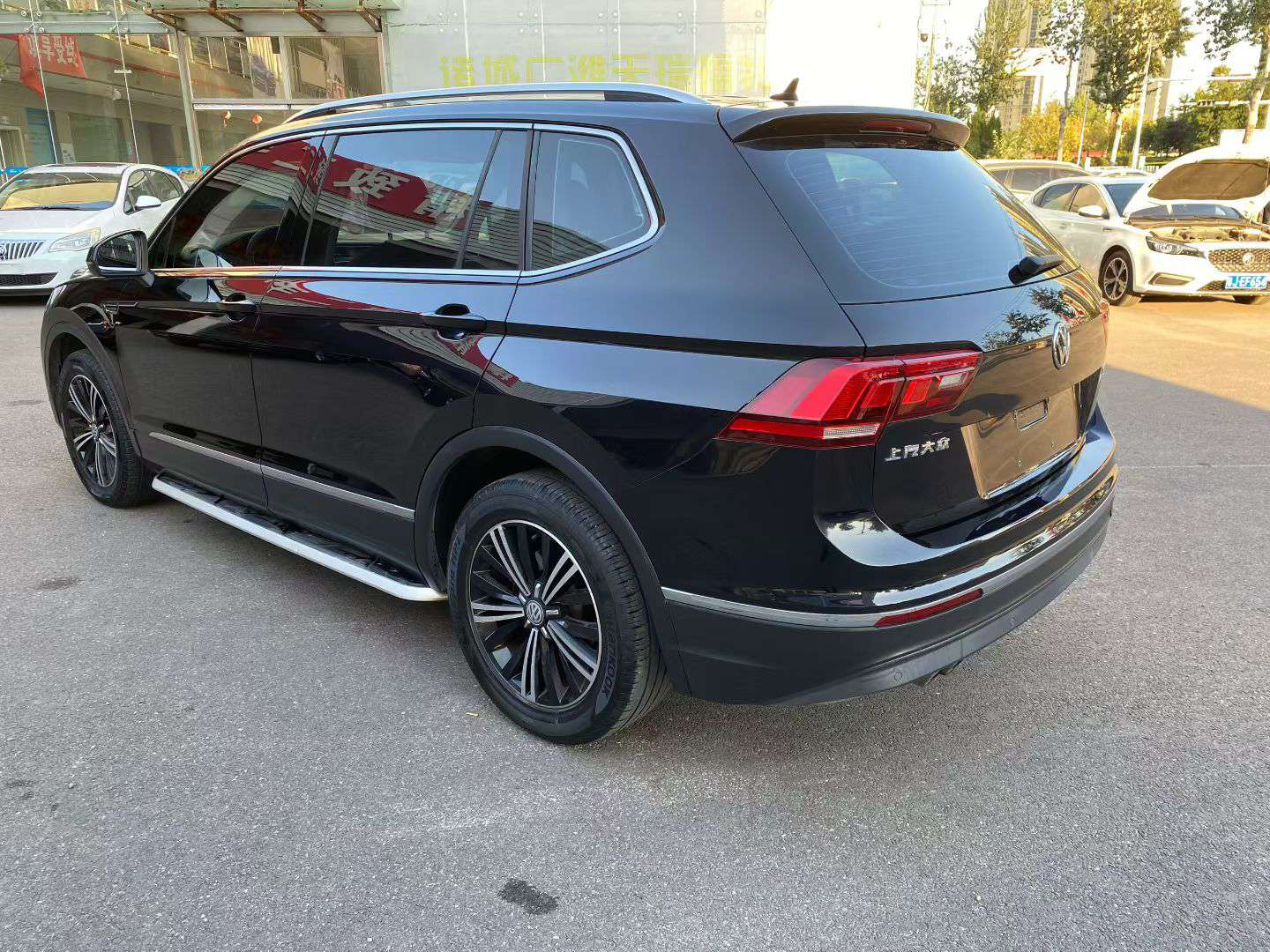 Volkswagen Tiguan L 2.0T High Trim 5