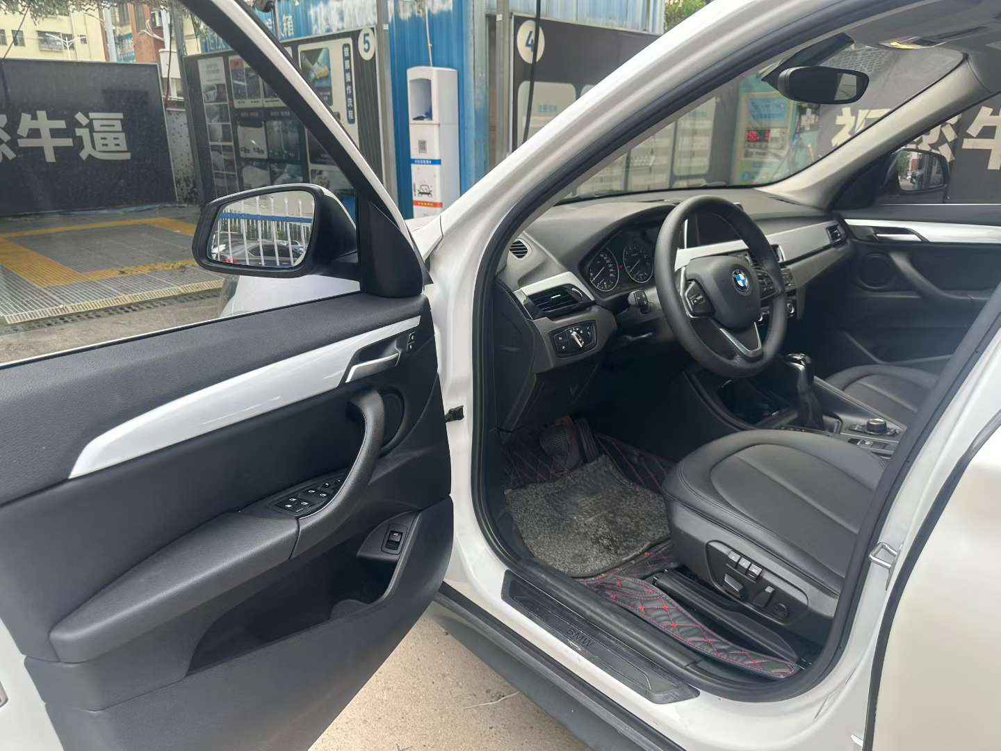BMW X1 2.0T sDrive20Li Leading Edition 4