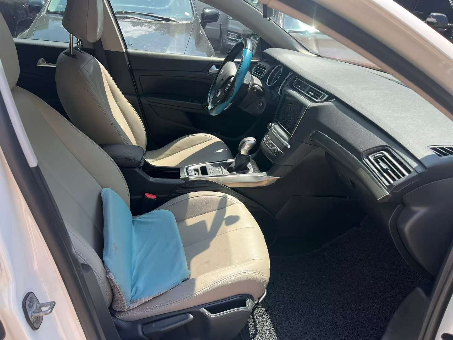 Peugeot 408 9