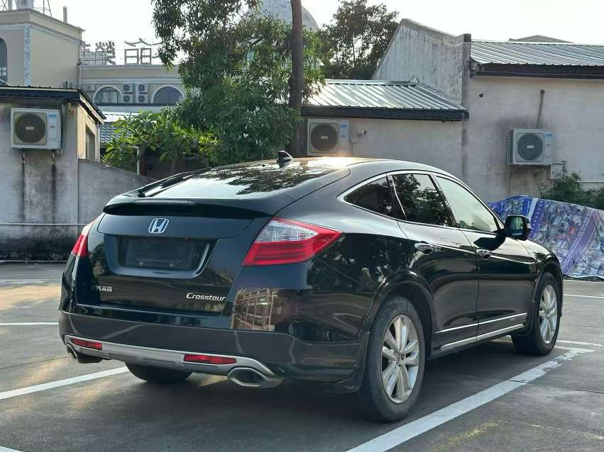 Honda Crosstour 2014 Luxury Navigation Edition 2.4L 7