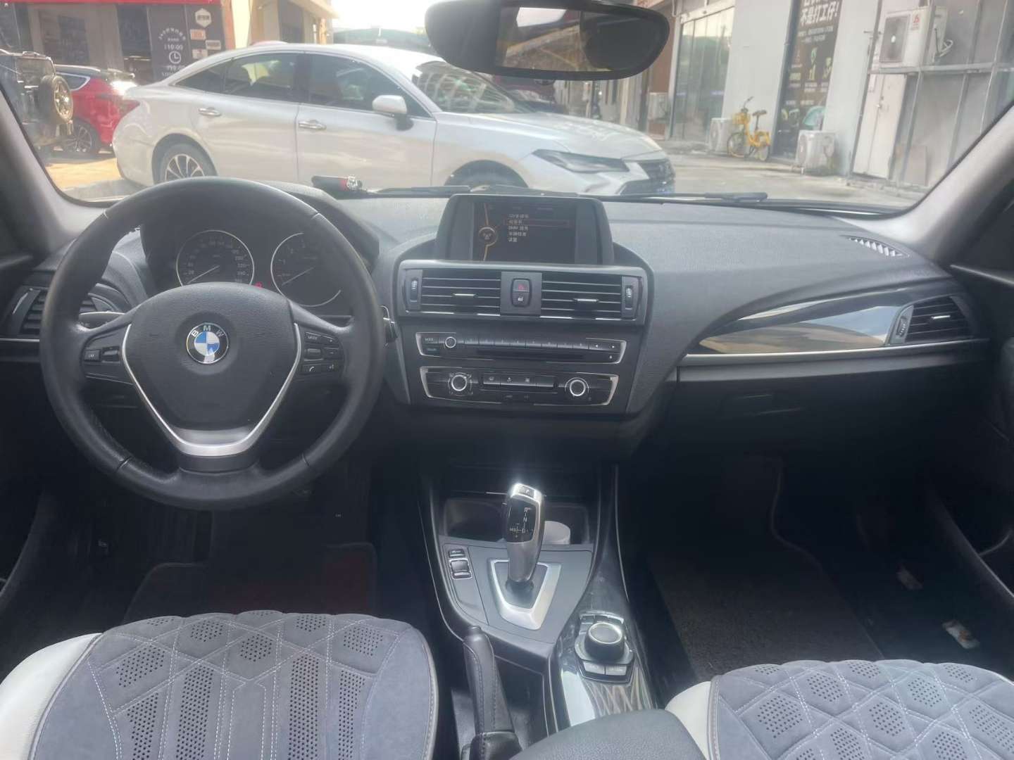 BMW 1 Series 116i 1.6T Urban Model 6