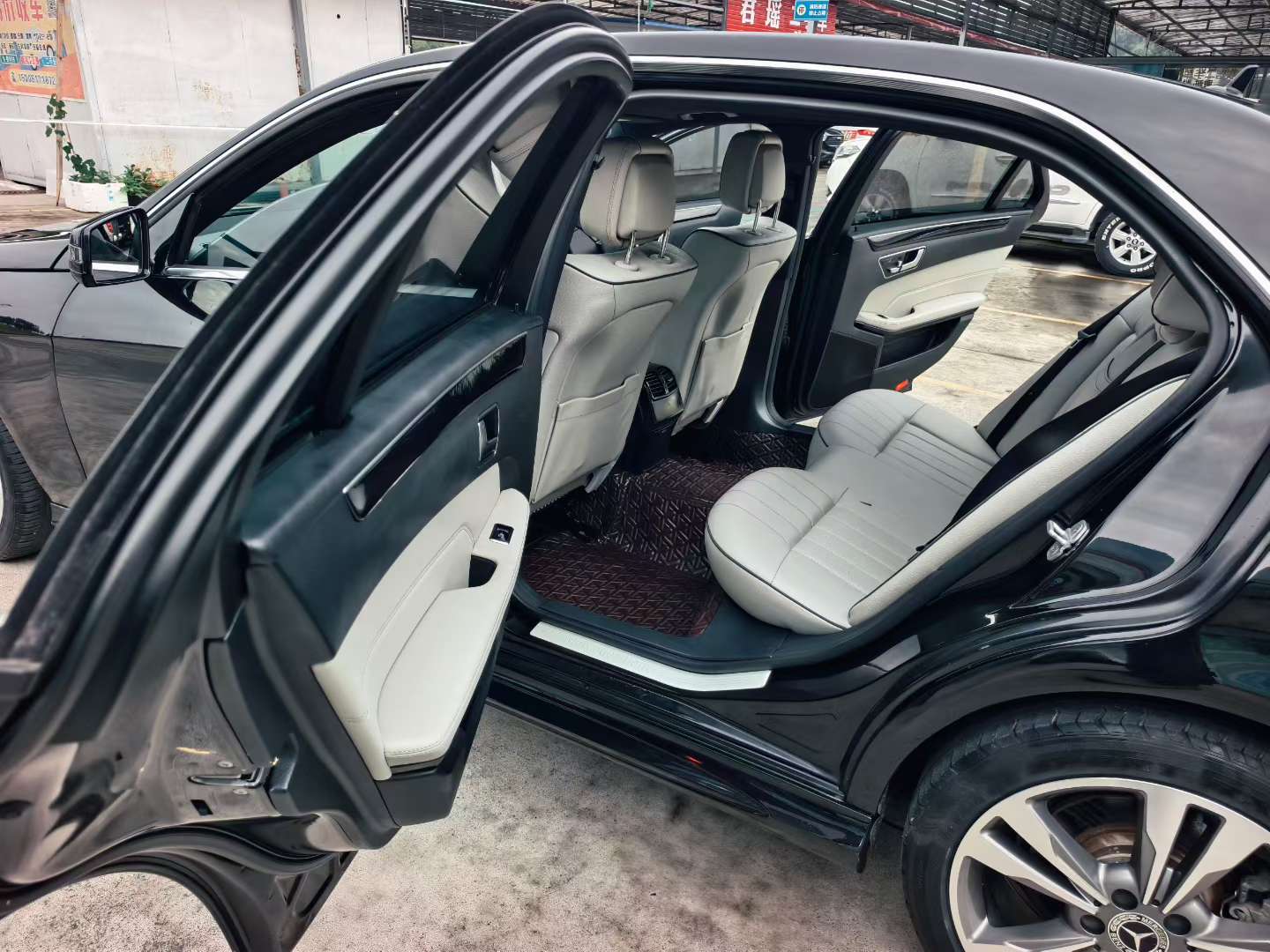 Mercedes-Benz E-Class 9
