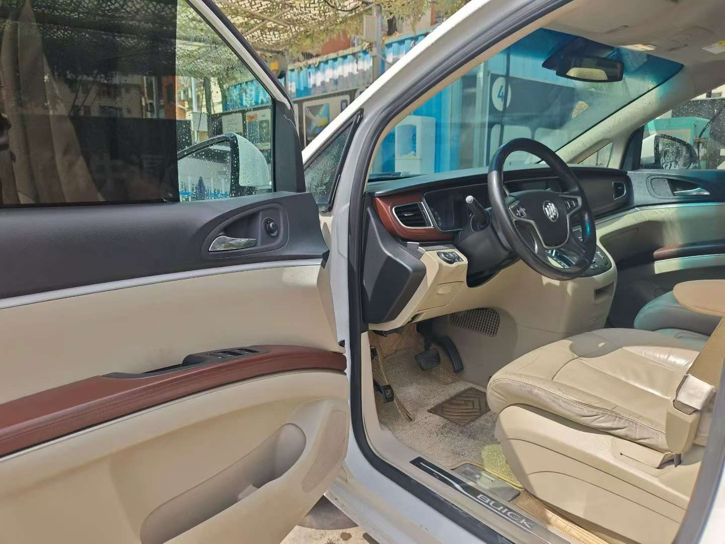 Buick GL8 25S Luxury Edition 4