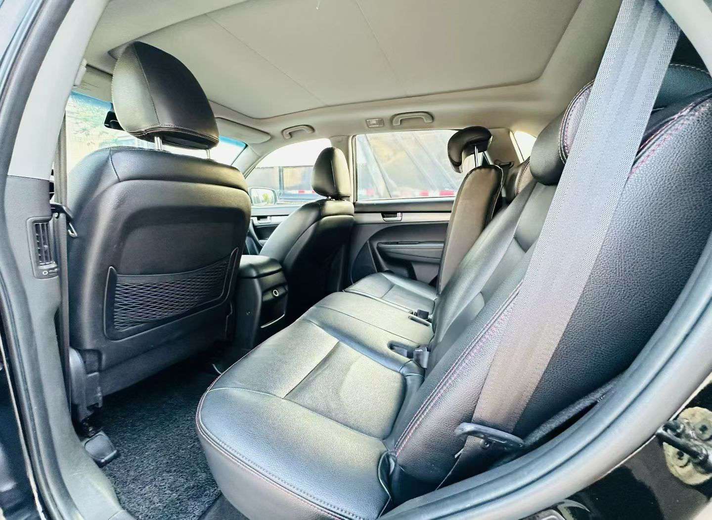 SsangYong Solanto 2.4L 4WD 7-Seater 5