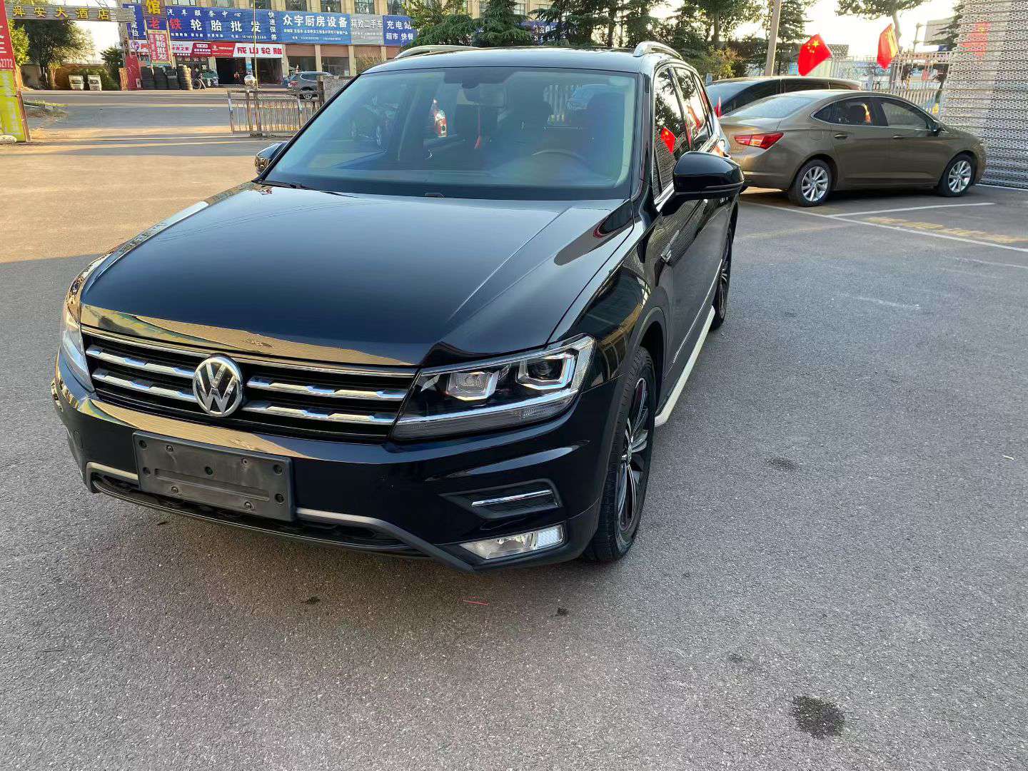 Volkswagen Tiguan L 2.0T High Trim 3