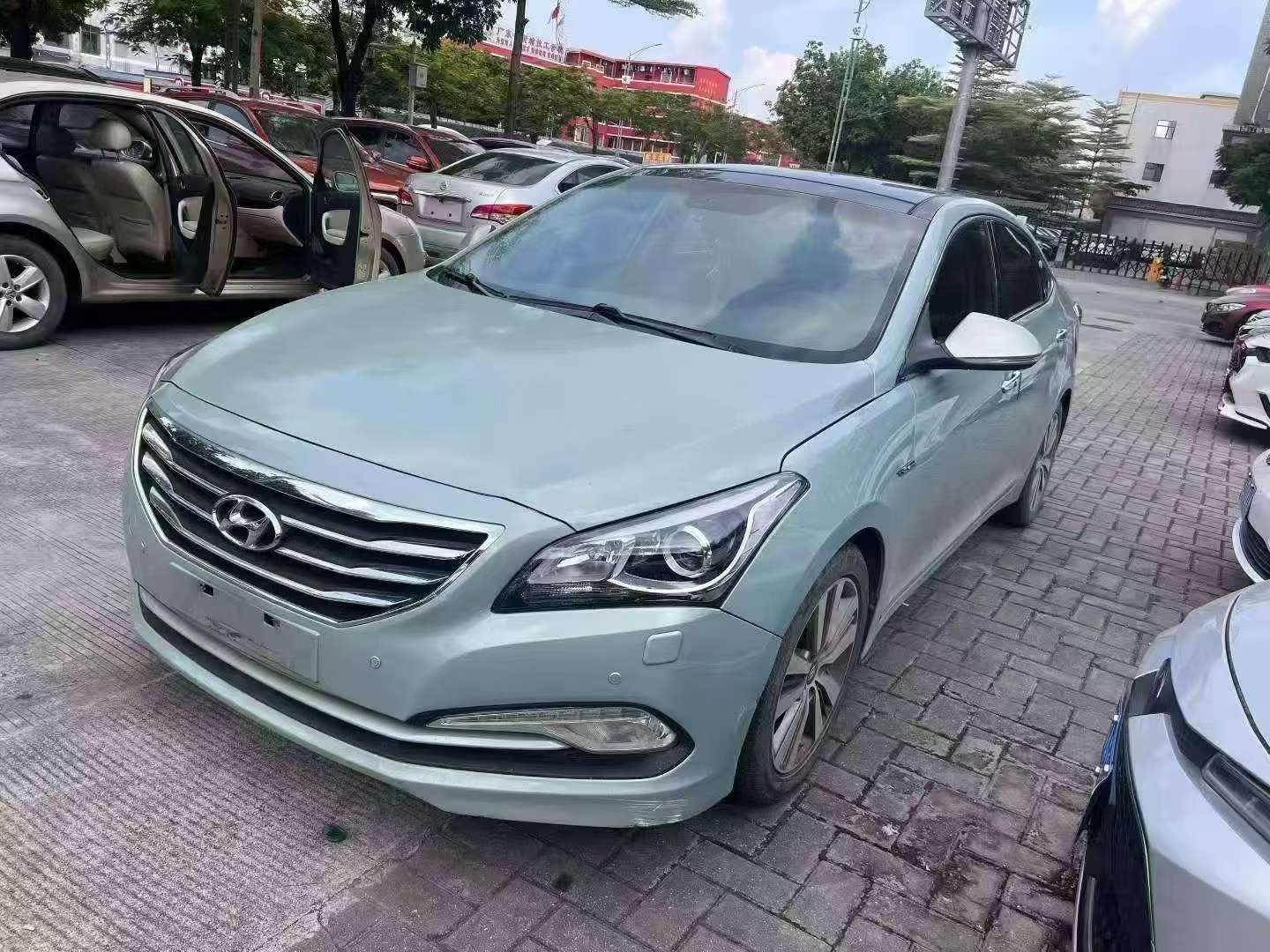 Hyundai Mistra 2015 2.0L Automatic Top Trim 3