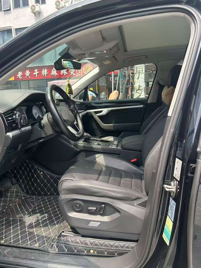 Volkswagen Touareg 2.0T Automatic Navigation Edition 6