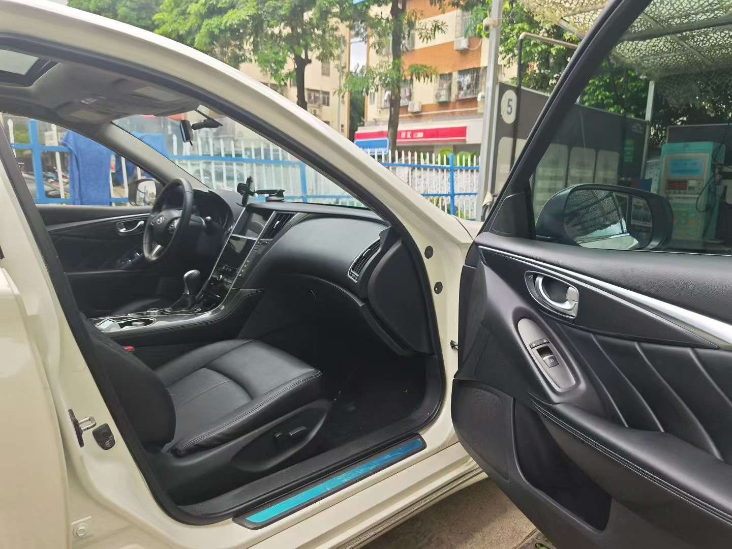 Infiniti Q50L 2.0T Comfort Edition 6