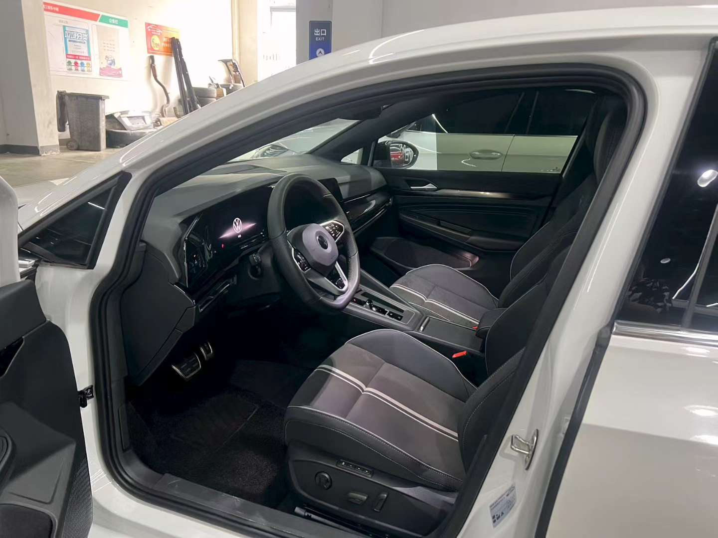 Volkswagen Golf 2023 Facelift 1.4T R-Line 6