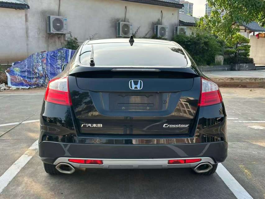 Honda Crosstour 2014 Luxury Navigation Edition 2.4L 8