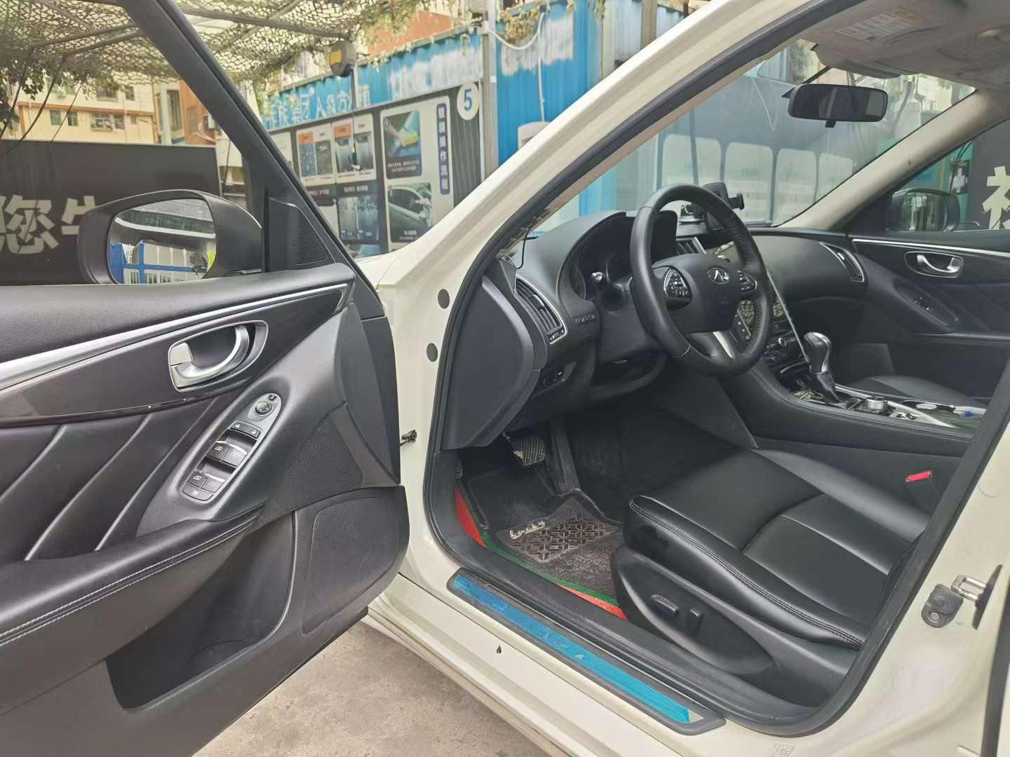 Infiniti Q50L 2.0T Comfort Edition 4