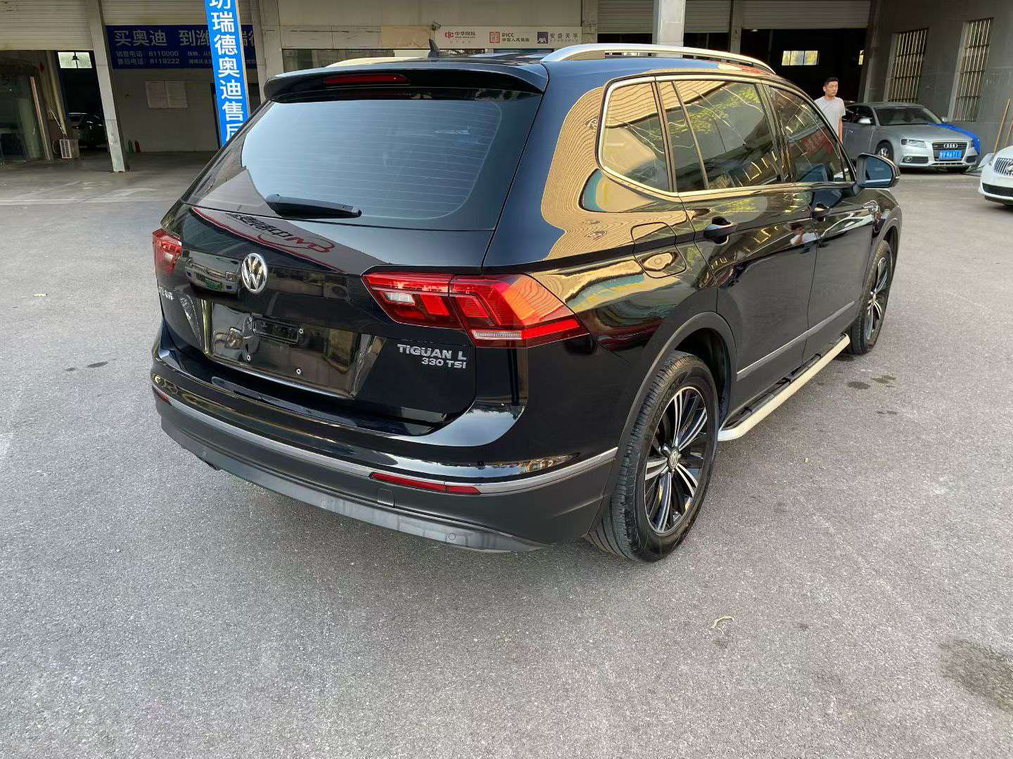 Volkswagen Tiguan L 2.0T High Trim 6