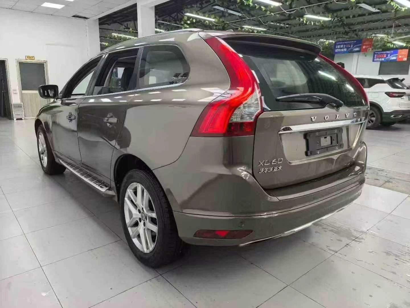 Volvo XC60 4