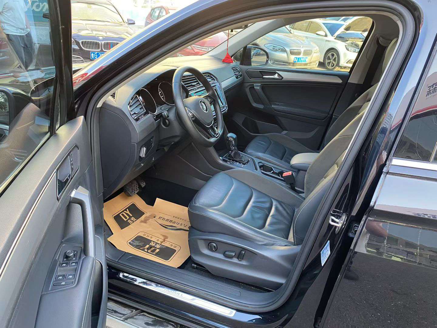 Volkswagen Tiguan L 2.0T High Trim 7
