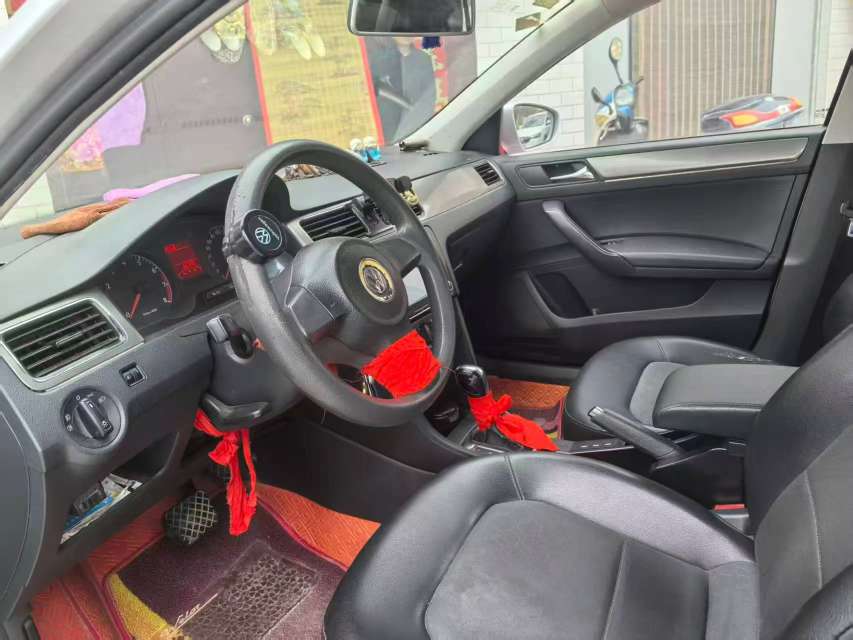 Volkswagen Santana 2015 Automatic with Sunroof 2