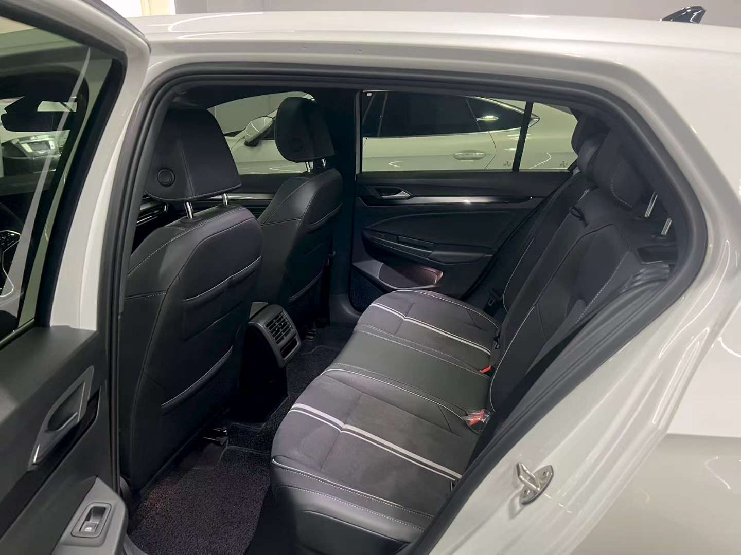 Volkswagen Golf 2023 Facelift 1.4T R-Line 5