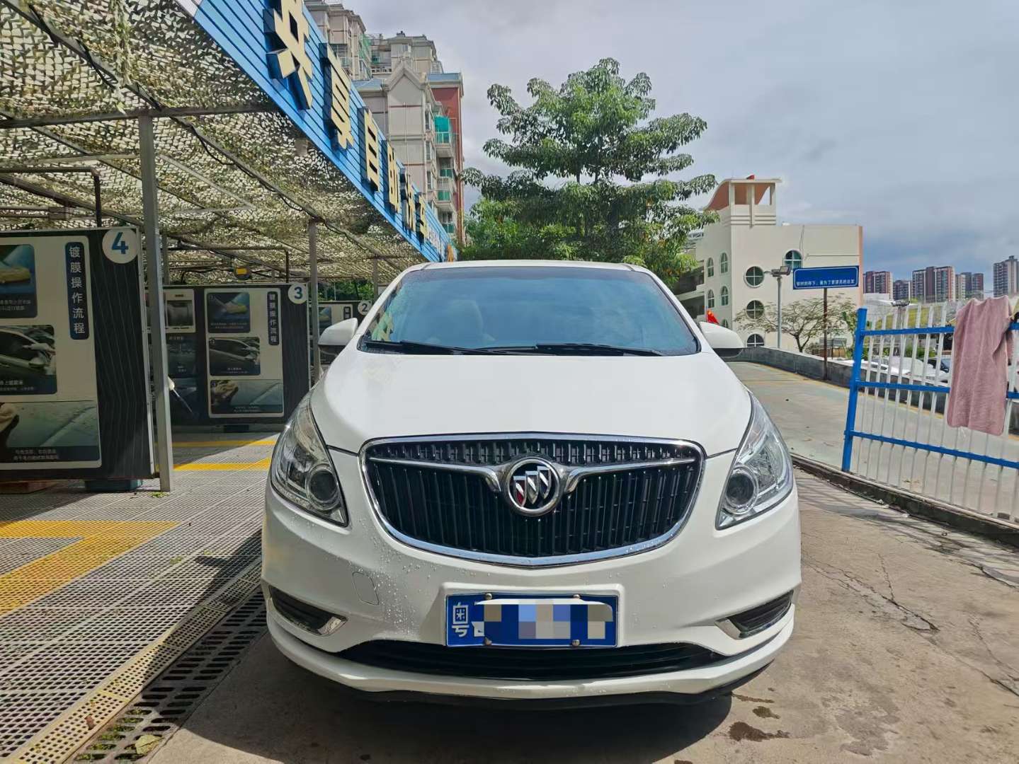 Buick GL8 25S Luxury Edition
