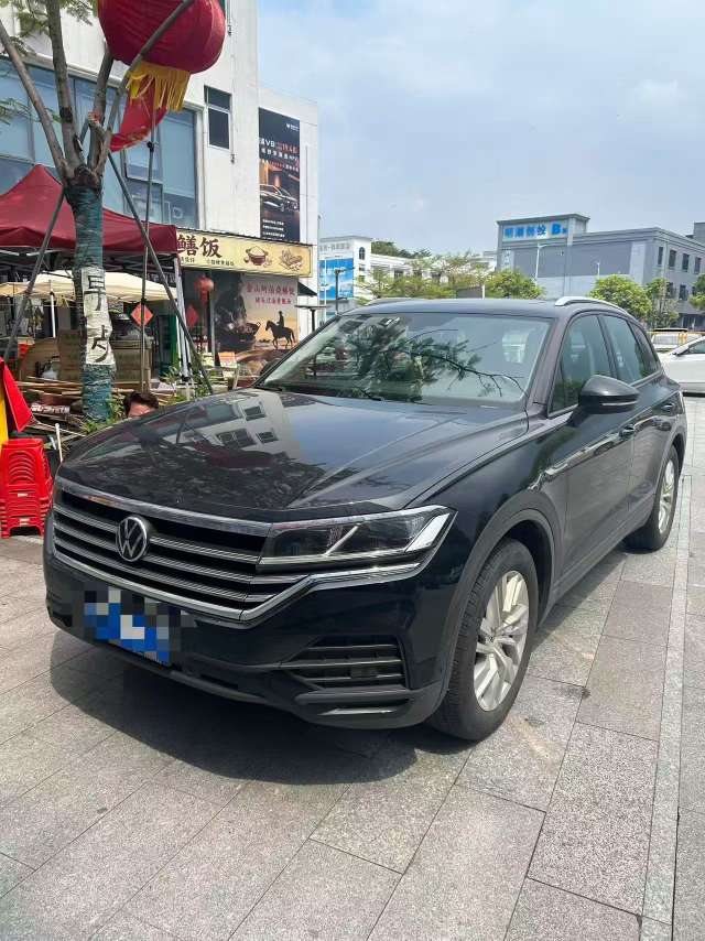 Volkswagen Touareg 2.0T Automatic Navigation Edition 9