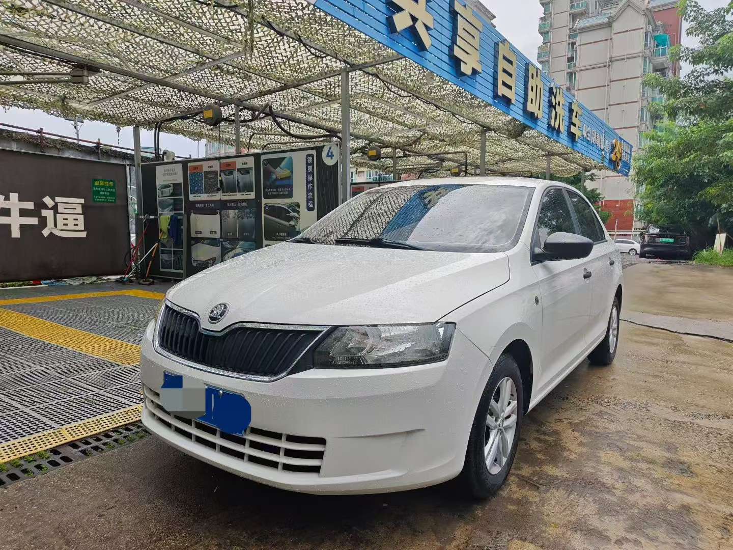 Skoda Rapid 1.6L Manual Select 2