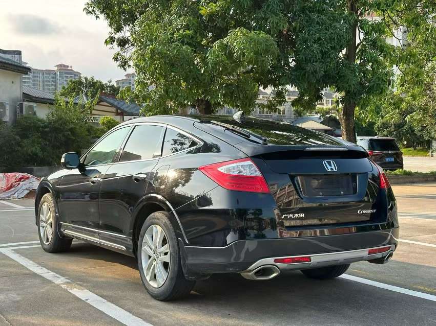 Honda Crosstour 2014 Luxury Navigation Edition 2.4L 9