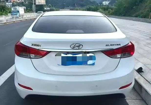 Hyundai Elantra 1.6L Premium 7