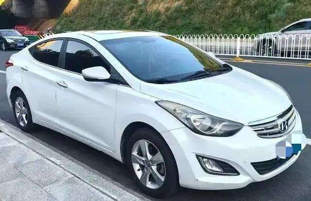 Hyundai Elantra 1.6L Premium 3