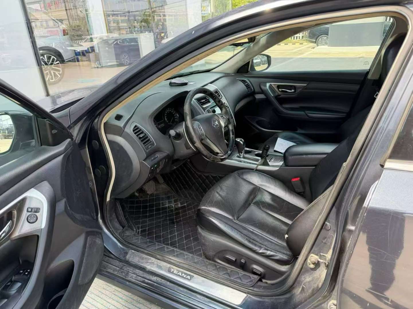 Nissan Altima 2.5 Luxury 4