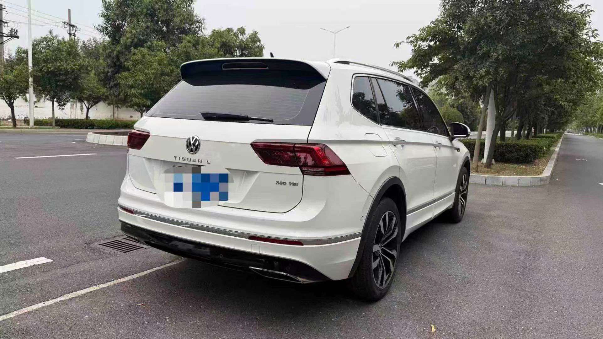 Volkswagen Tiguan L 4