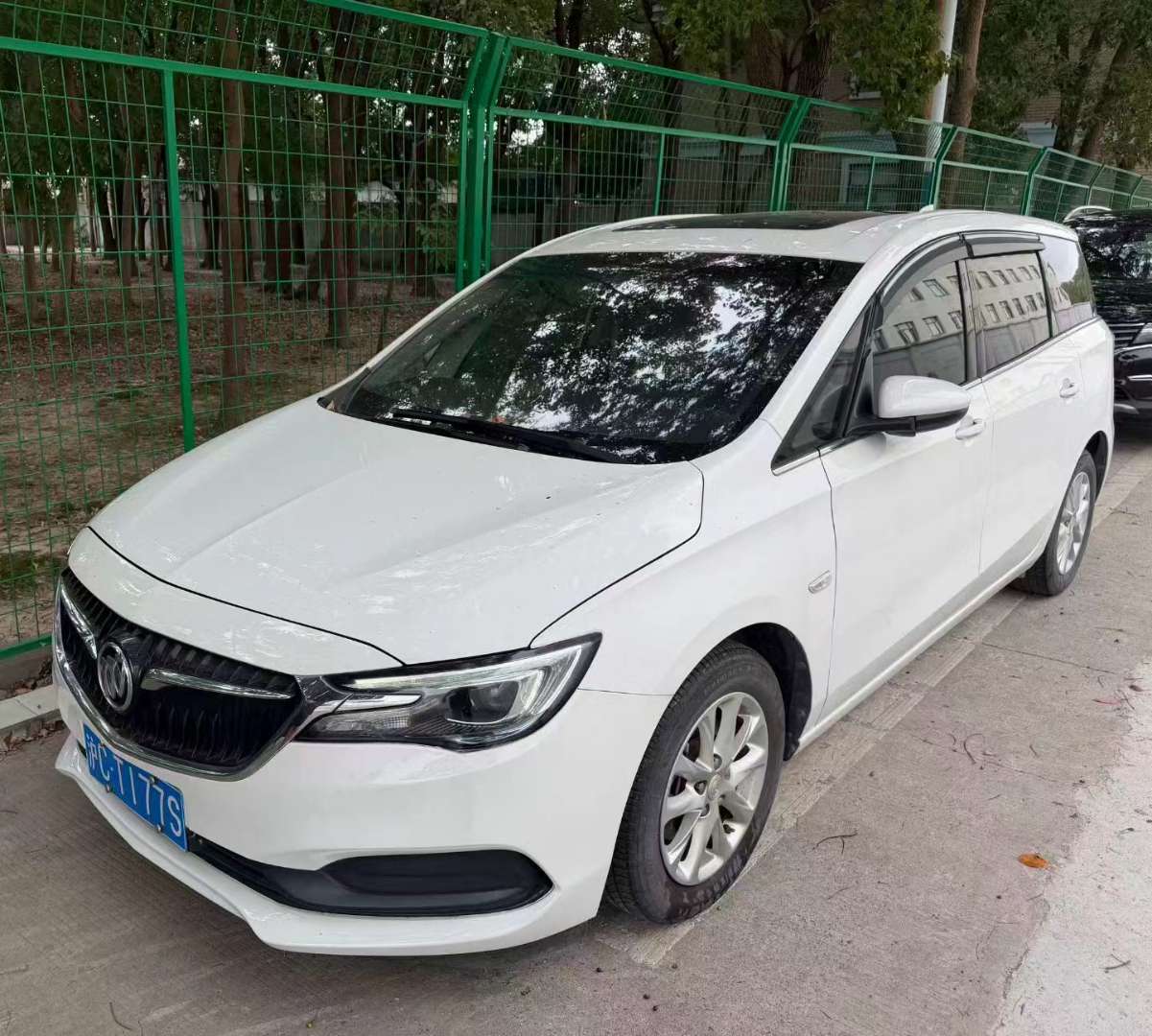 Buick GL6 Elite Edition 6-Seater