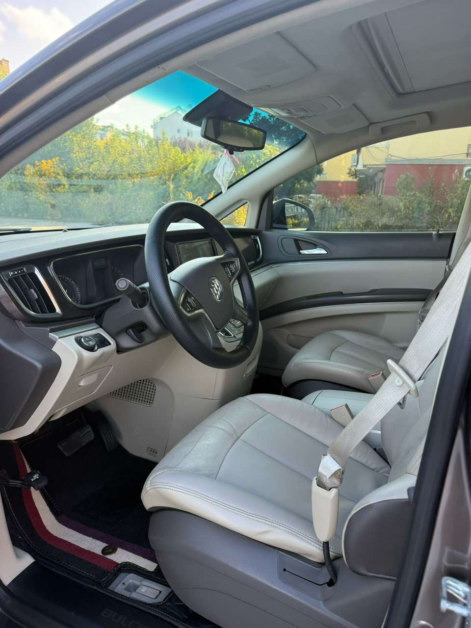Buick GL8 2012 2.4 High Spec 6