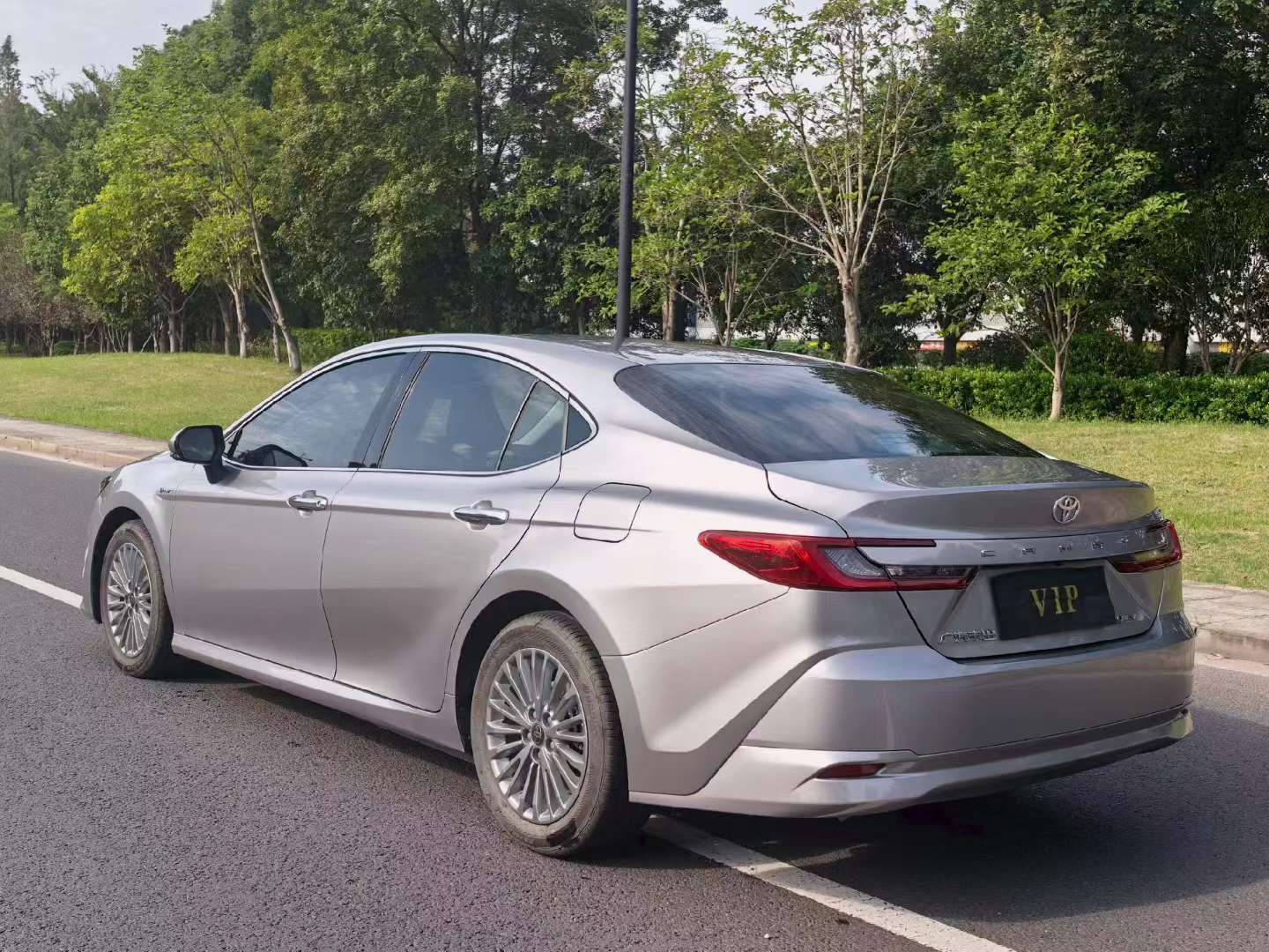 Toyota Camry 2024 Hybrid 2.0L Luxury Edition 9