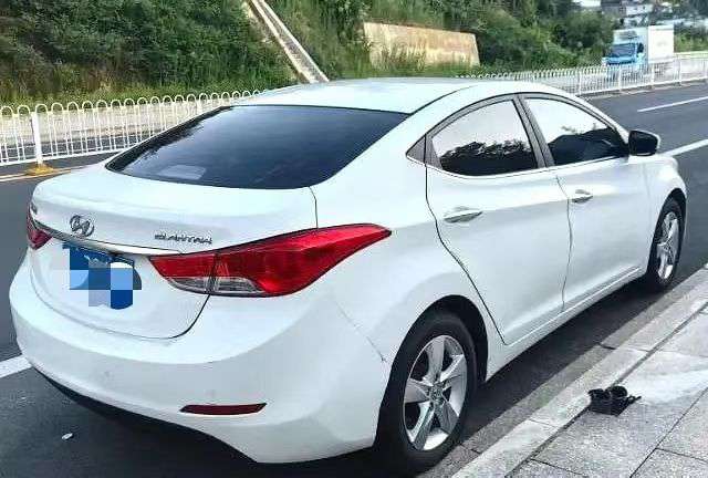 Hyundai Elantra 1.6L Premium 9
