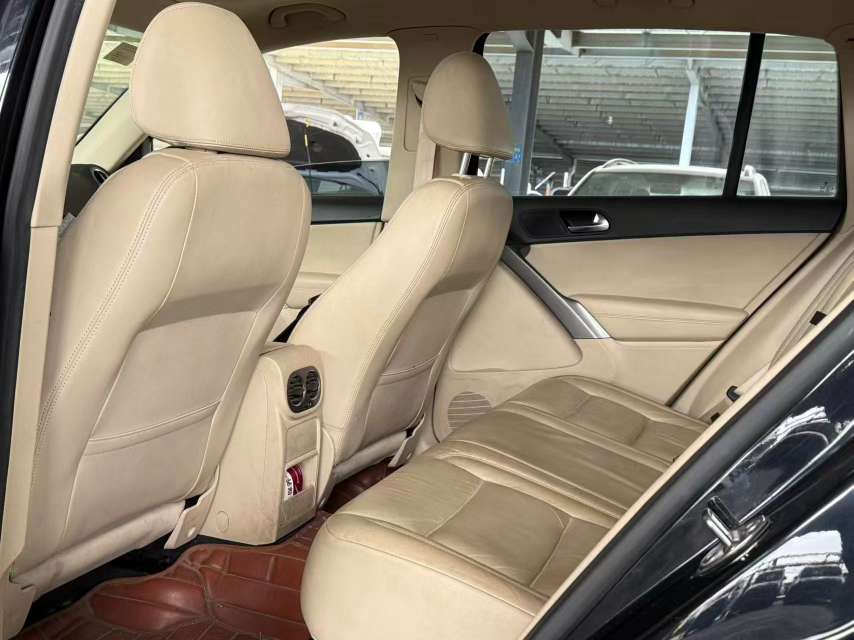 Volkswagen Tiguan 2012 1.8T 4WD Luxury Panoramic Sunroof 3