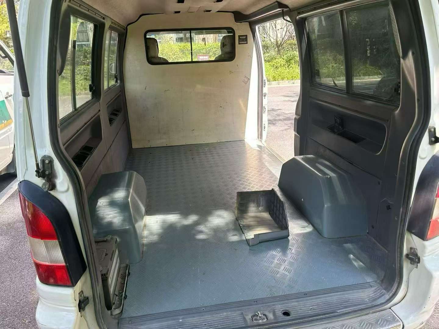 Mercedes-Benz S100 2.3L Gasoline 6 Seats 3