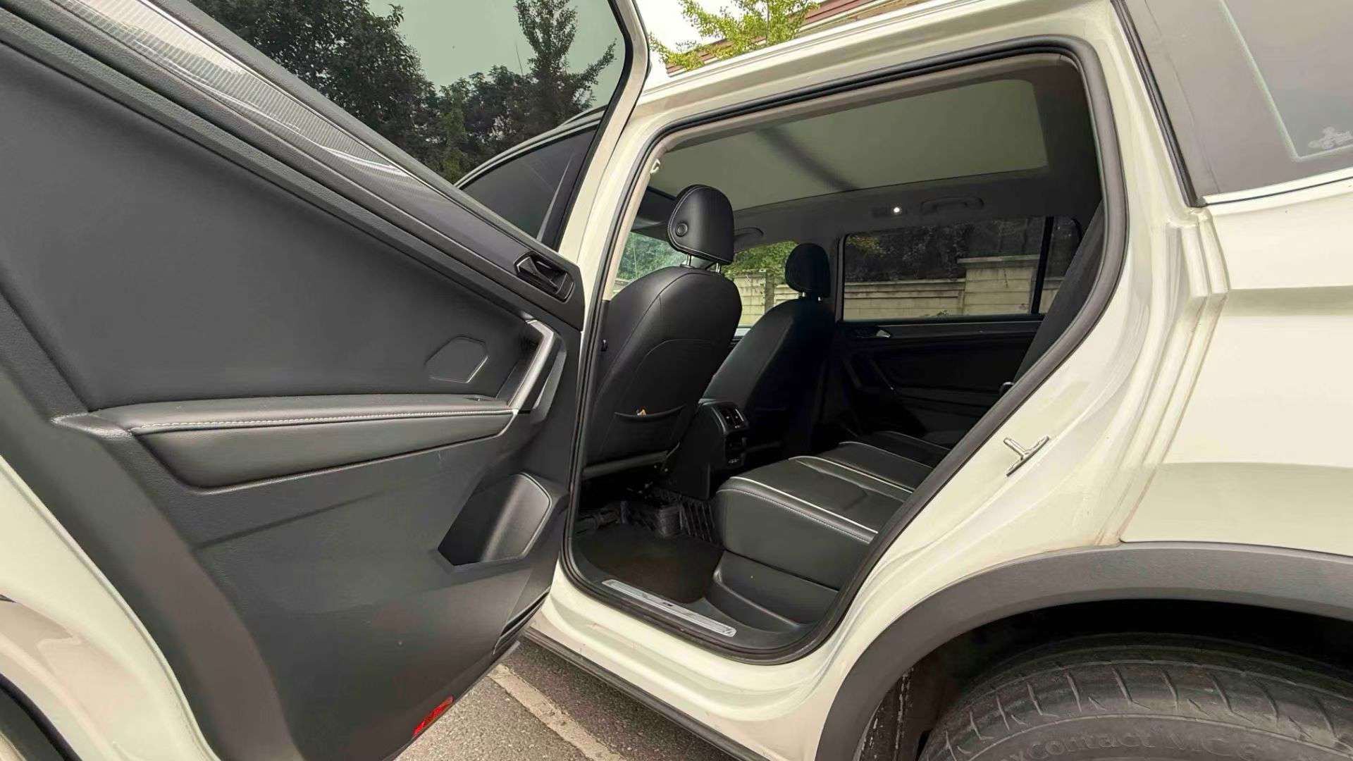 Volkswagen Tiguan L 3