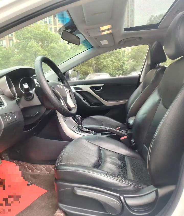 Hyundai Elantra 1.6L Premium 4