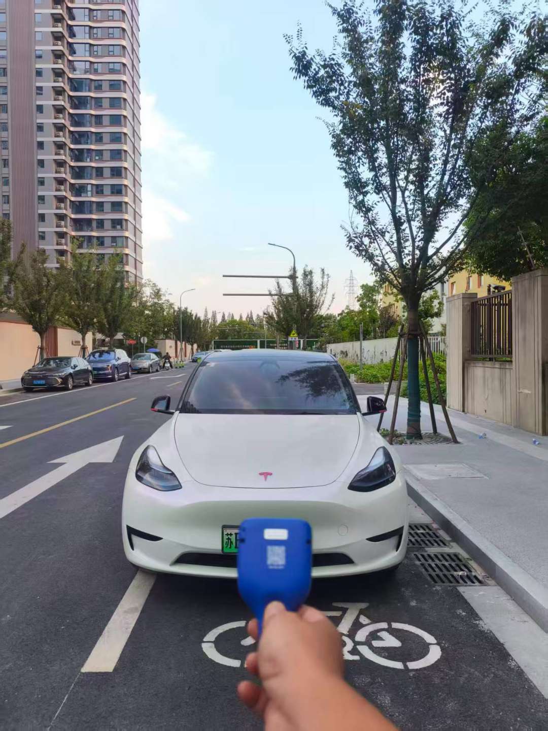 Tesla Model Y 2